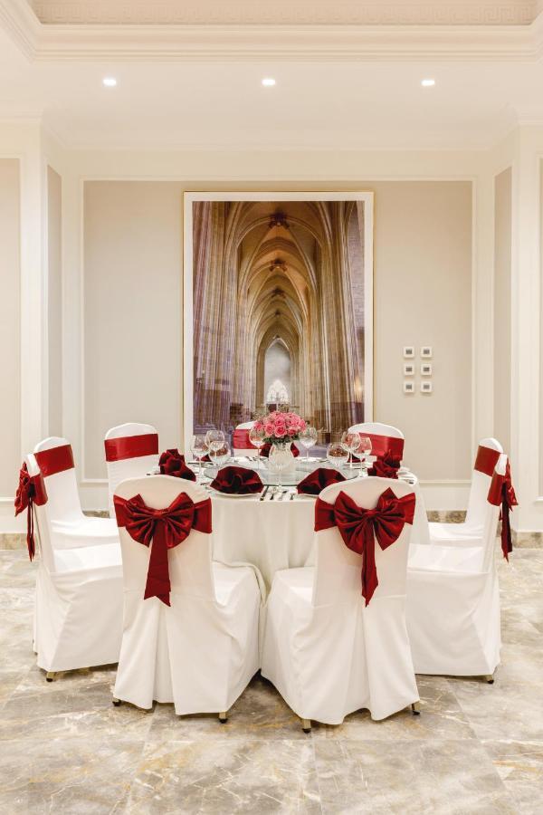 Phu Thang Grand Hotel Duc Hoa Exterior foto