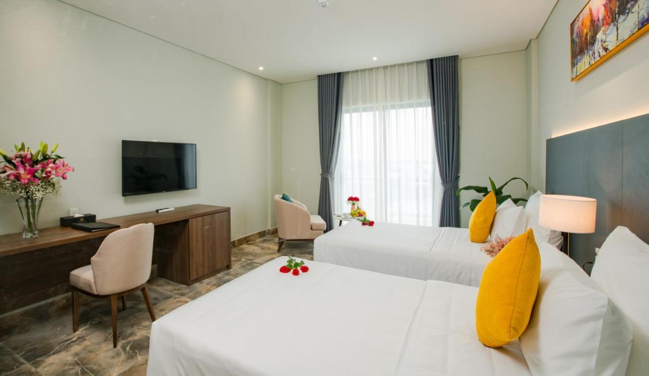 Phu Thang Grand Hotel Duc Hoa Exterior foto