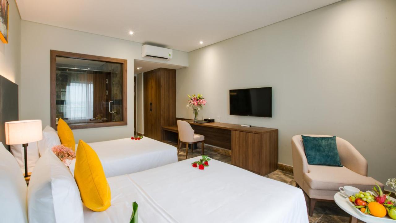 Phu Thang Grand Hotel Duc Hoa Exterior foto
